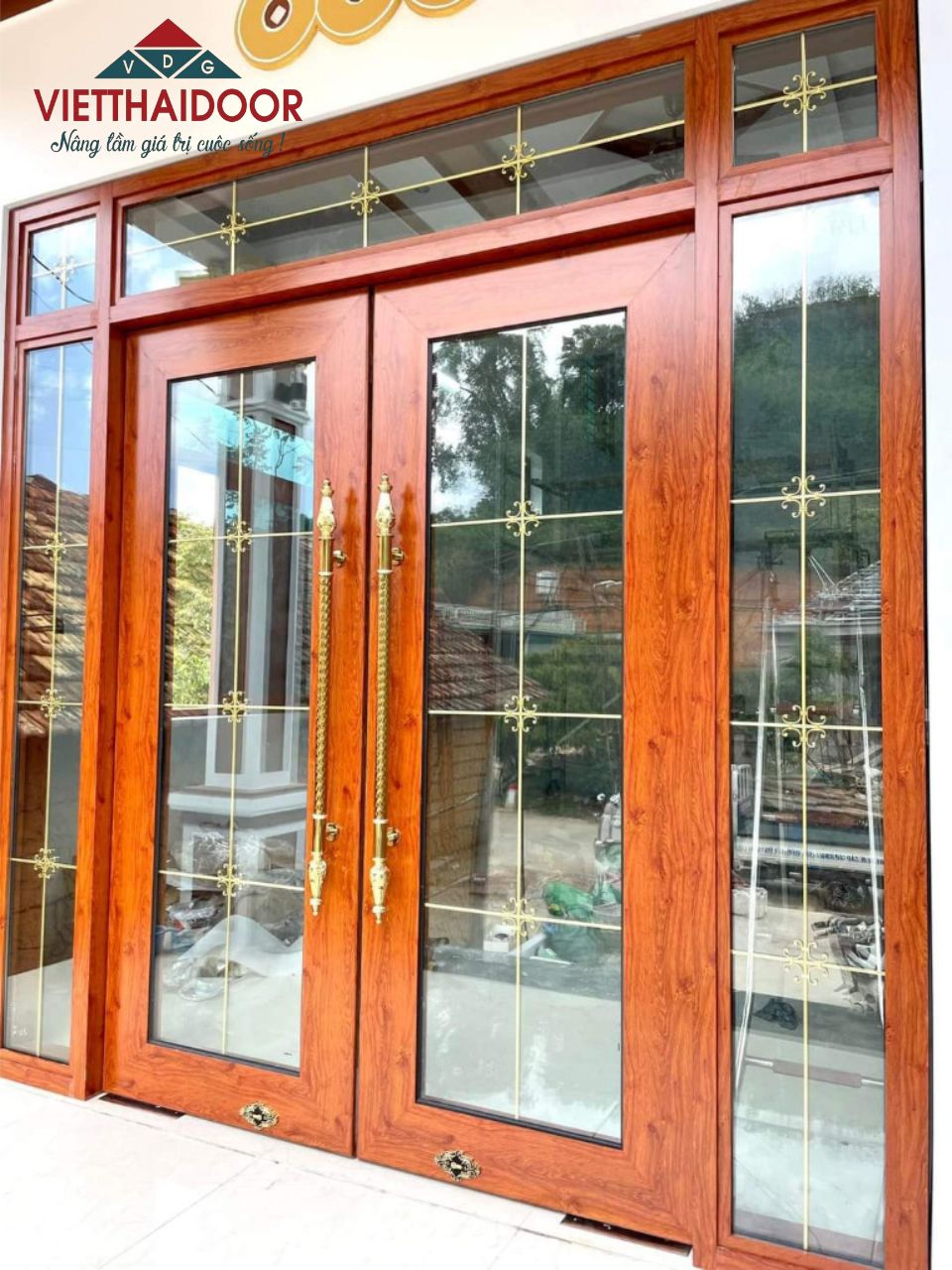 cửa thép vân gỗ cánh kính