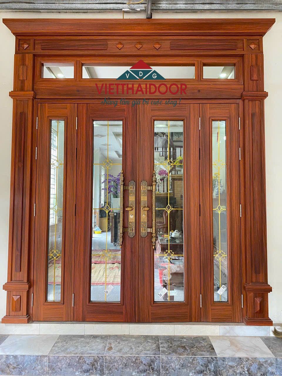 cửa thép vân gỗ cánh kính